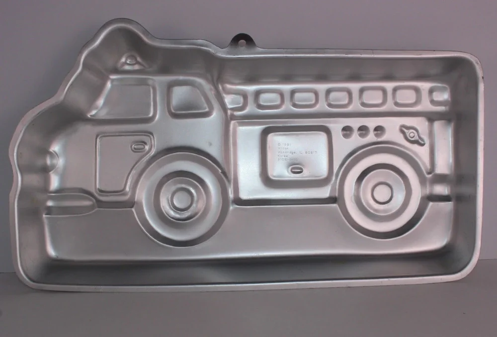 Vintage 1991 Wilton Fire Truck Engine Aluminum Cake Pan 2105-9110